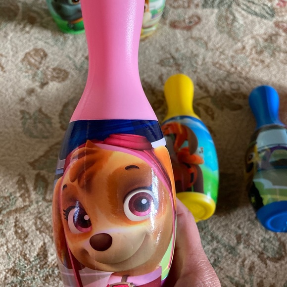 Bowling Pins for kids.Play indoors or outdoors. 6 pins.2 balls. Paw Patrol - Picture 8 of 14